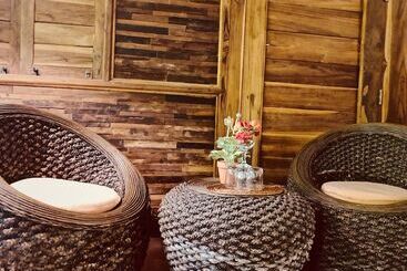 تختخواب و صبحانه Batu Alam Villa