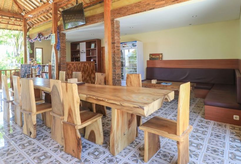 Bed and Breakfast Ocho Bali Surf Camp