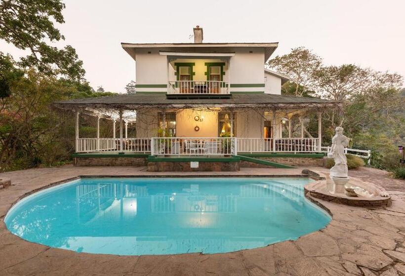 Bed and Breakfast Royston Hall Historical Guesthouse