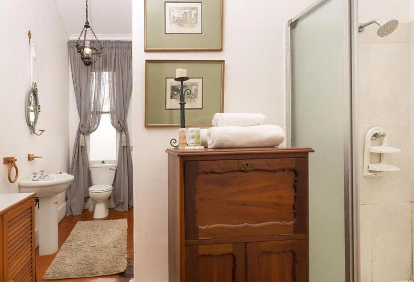 Bed and Breakfast Royston Hall Historical Guesthouse
