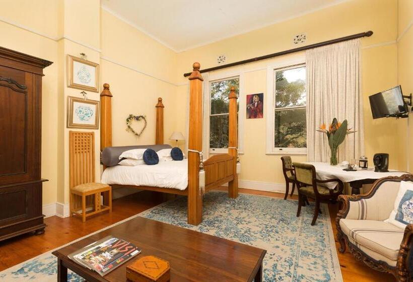 Bed and Breakfast Royston Hall Historical Guesthouse