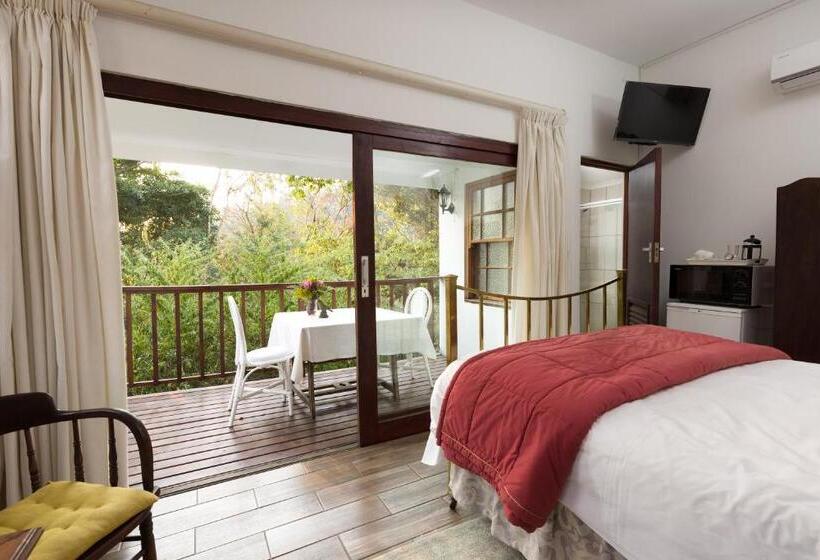 Bed and Breakfast Royston Hall Historical Guesthouse