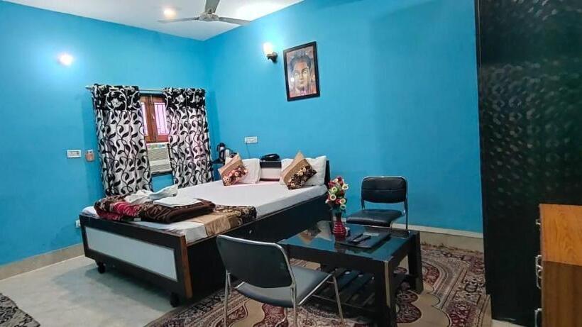 בית מלון כפרי Anand Lok