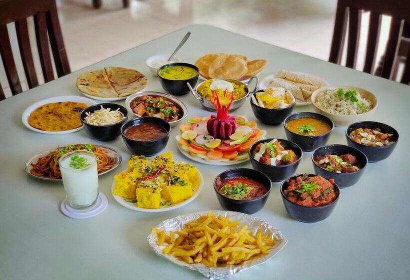 هتل Anil Farm House