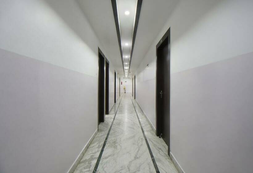 酒店 Holiday International By Oyo Rooms