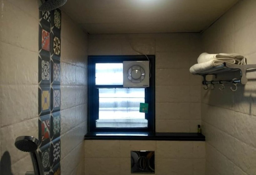 בית מלון כפרי Maval Grand