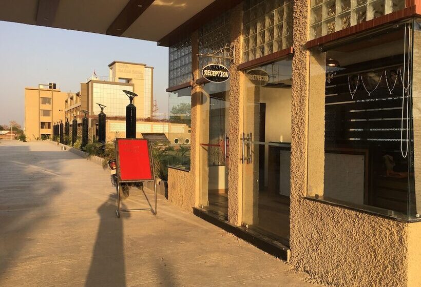 فندق Ratan Royal Inn