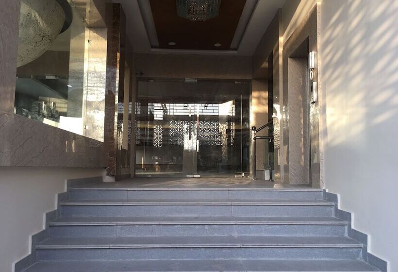 فندق Ratan Royal Inn