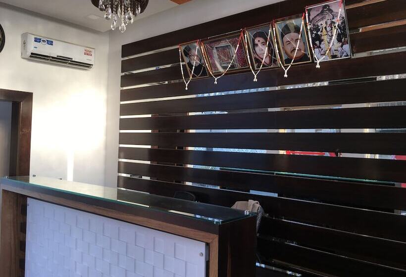 فندق Ratan Royal Inn