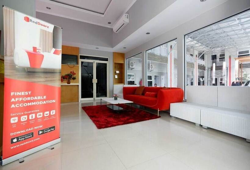 هتل Reddoorz Near Solo Square 3