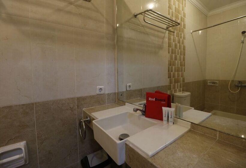 هتل Urbanview De Dharmawangsa Suite