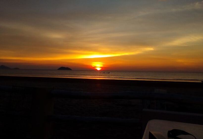 فندق Sangthong Andaman Resort