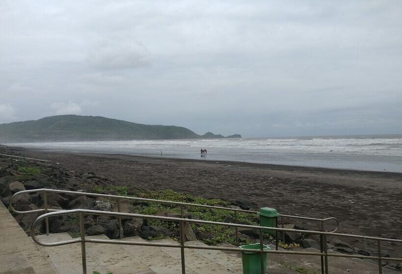 فندق Vinnca Woodvillas Beachfront Resort