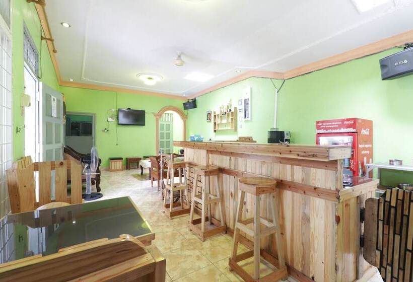 فندق Waroeng Transit & Depary Homestay