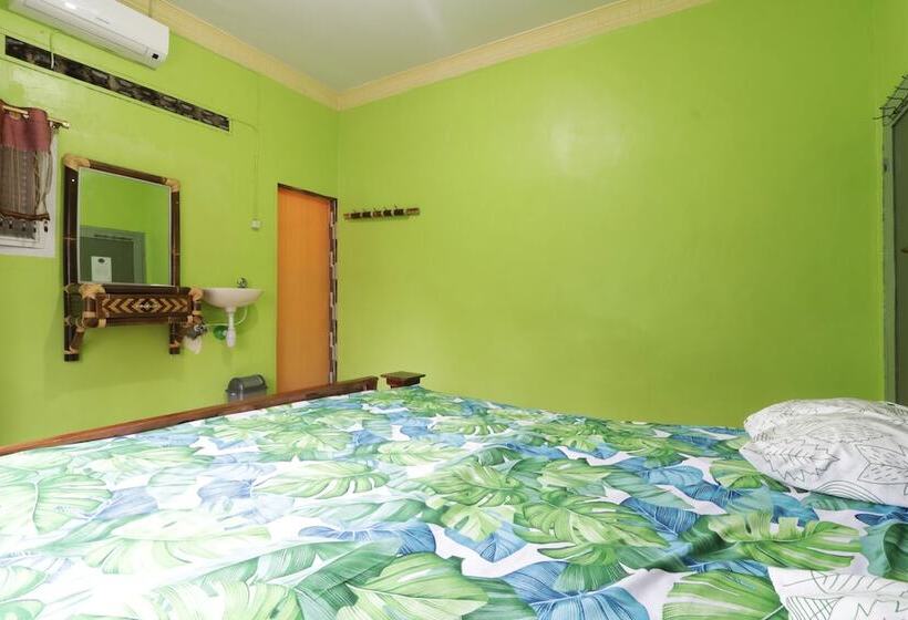 فندق Waroeng Transit & Depary Homestay