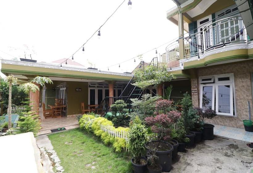 فندق Waroeng Transit & Depary Homestay