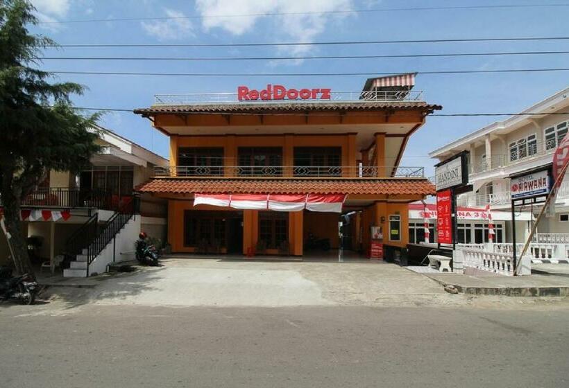 ペンション Reddoorz Near Sarangan Lake
