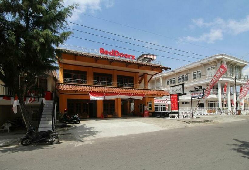 ペンション Reddoorz Near Sarangan Lake
