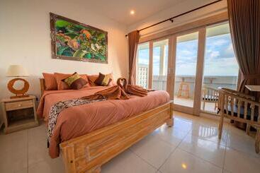 پانسیون Sau Bali Beach House Canggu