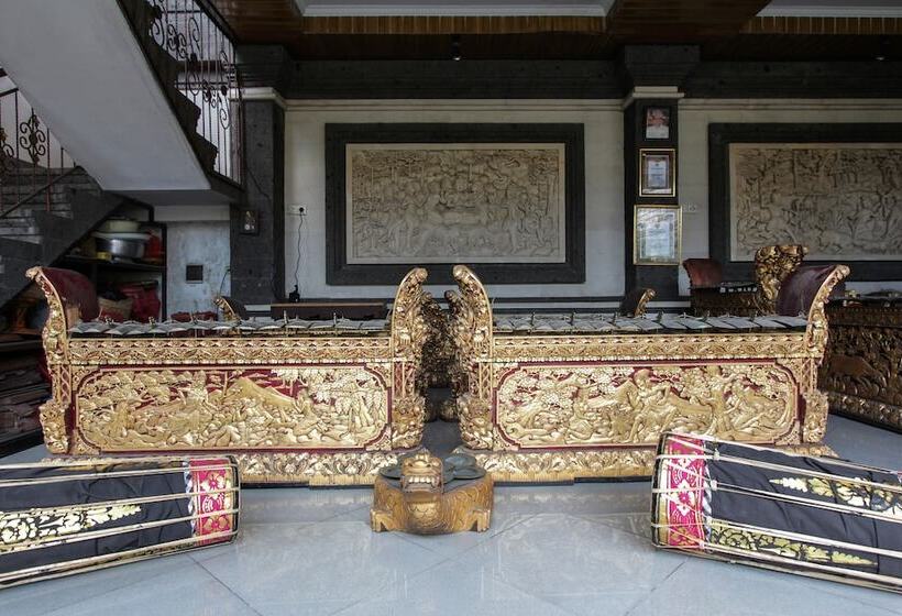 펜션 Two Made's Guest House