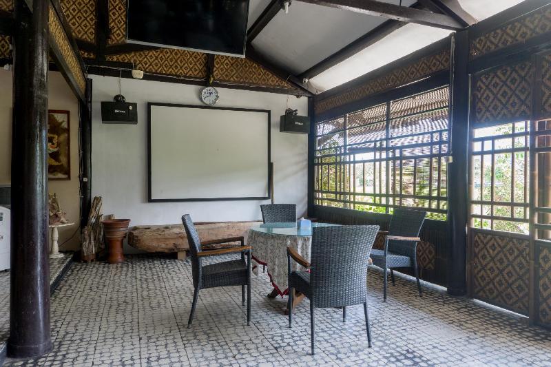 Srikandi Hotel By Oyo Rooms