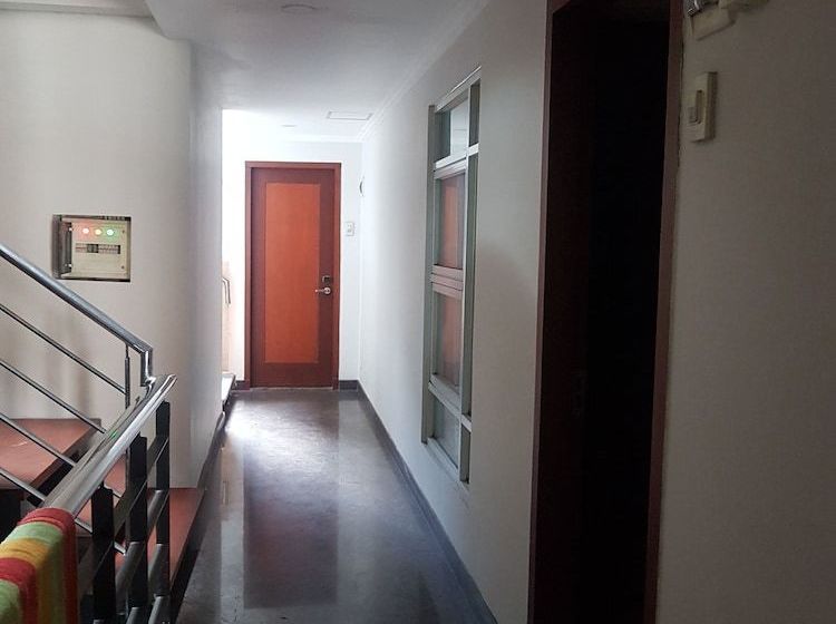 فندق صغير Ostin By Oyo Rooms