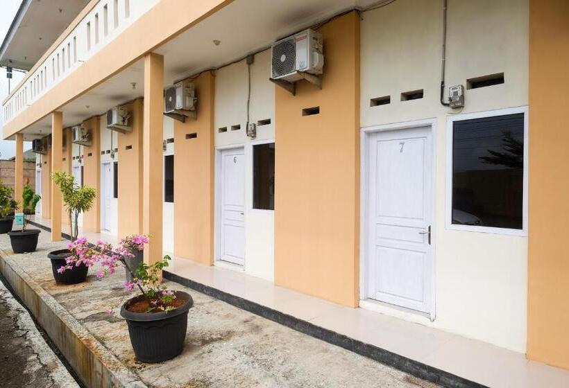 فندق صغير Reddoorz At Putri Syariah Brebes