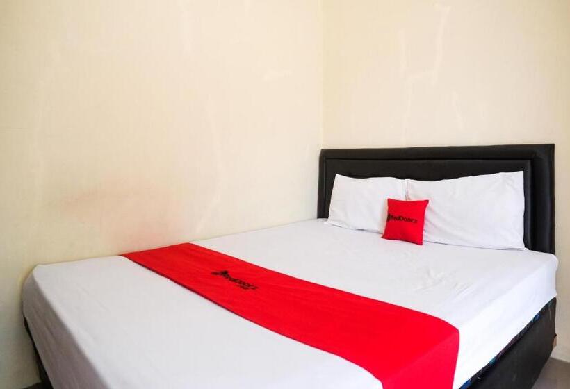 فندق صغير Reddoorz At Putri Syariah Brebes