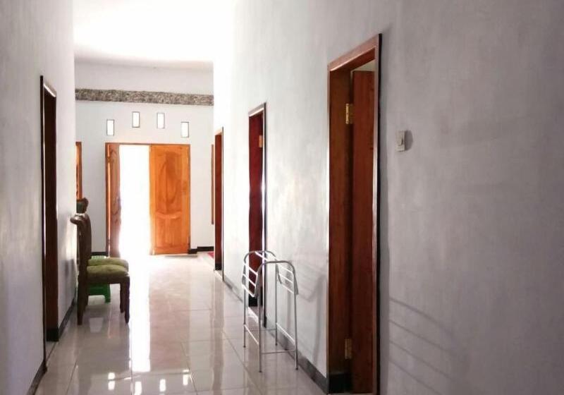 مبيت وإفطار Agung Safira Homestay
