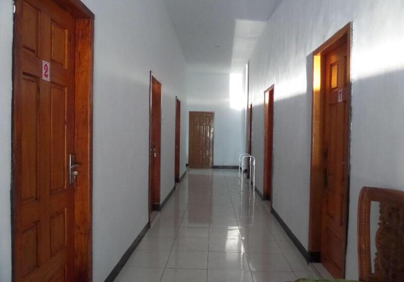 Bed and Breakfast Agung Safira Homestay