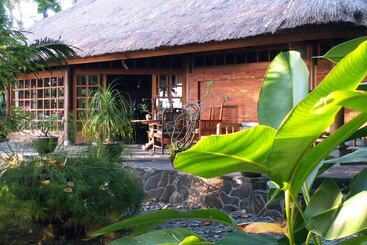 هتل Ciliks Beach Garden