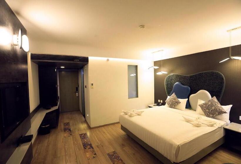Humming Bird Hotel & Banquet