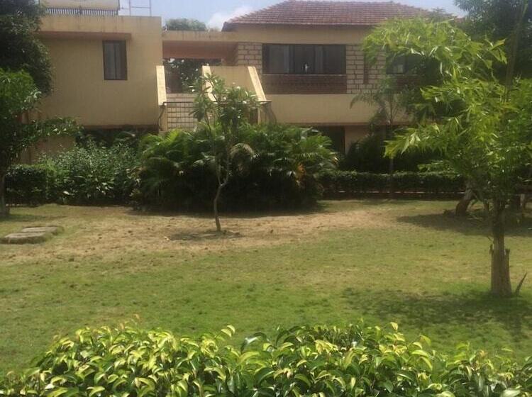 هتل Shyam Farm House And Resort