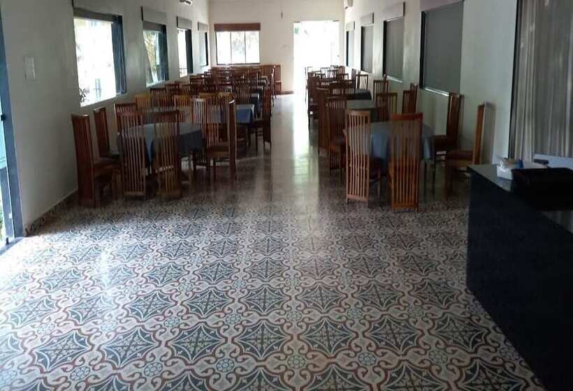 هتل Van Vihar Farm & Resort