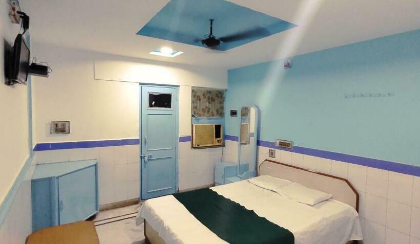 Отель Yogeshwer