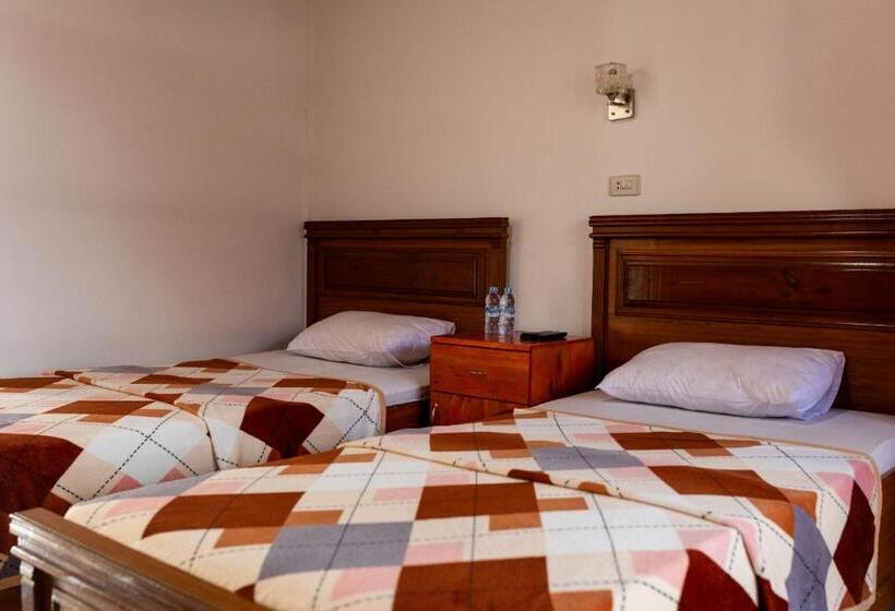 پانسیون Gokhon Guest House