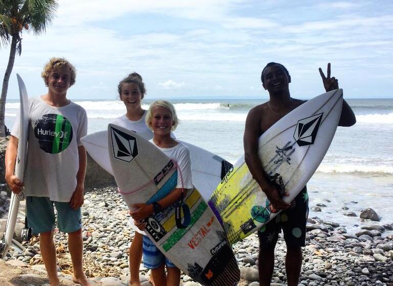 펜션 Medewi Secret Surfcamp