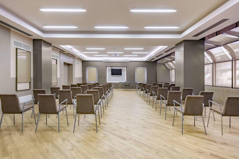 Ac Hotel Genova By Marriott