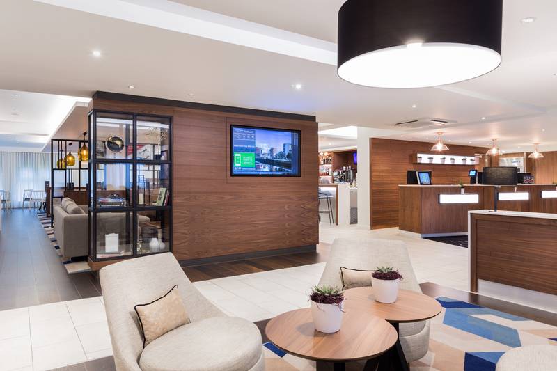 هتل Courtyard By Marriott Glasgow Airport