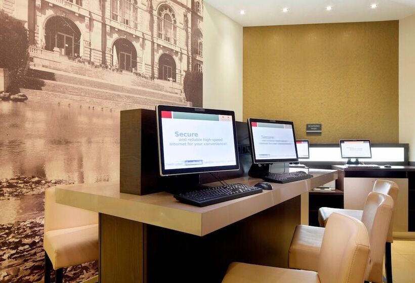 هتل Courtyard By Marriott Hannover Maschsee