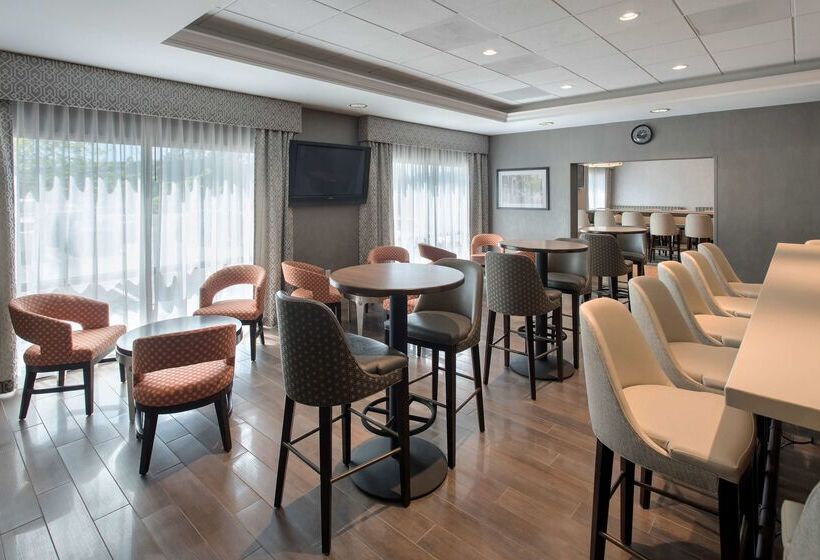 هتل Hampton Inn Bostonlogan Airport