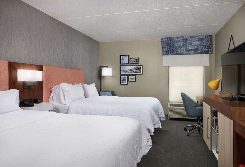 هتل Hampton Inn Niagara Falls