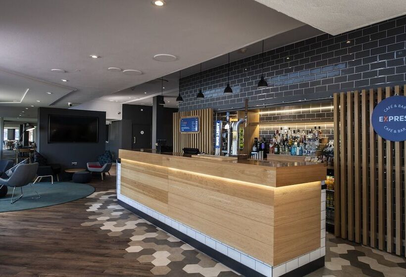 Fotos del hotel Holiday Inn Express Edinburgh City West, An Ihg:  8