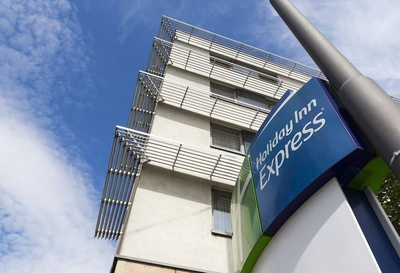 هتل Holiday Inn Express Frankfurt Airport, An Ihg