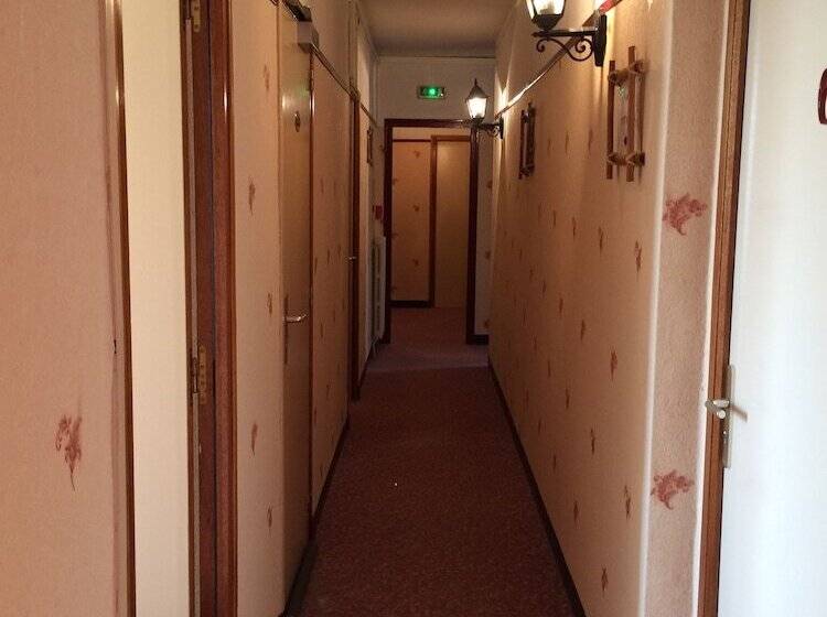 Отель Hôtel Du 6 Juin