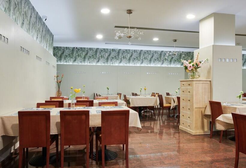 هتل Ramblas Vendrell