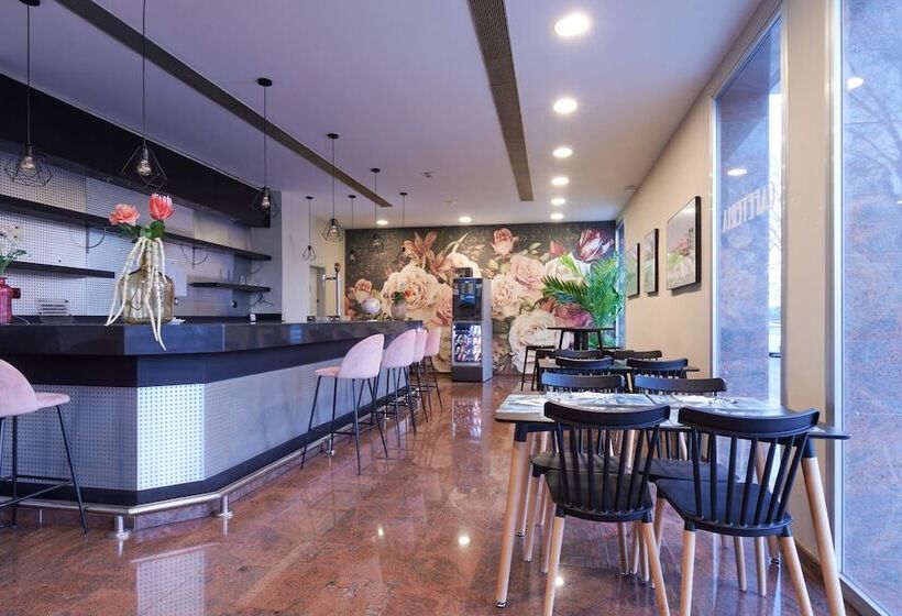 هتل Ramblas Vendrell