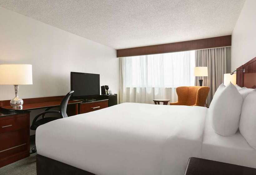 فندق Travelodge  & Convention Center By Wyndham Quebec City