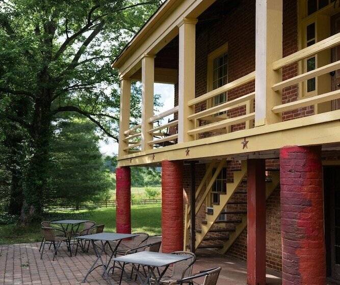 住宿加早餐  The Crossroads Inn