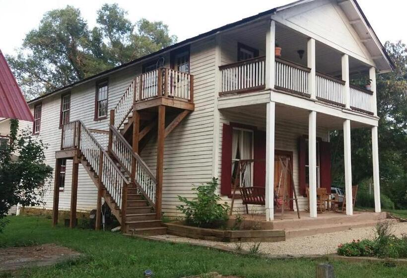 Bliss Point Farm And B&b, Llc